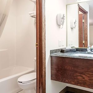 Economy Queen Room